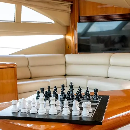 Hotel na wodzie Luxury Yacht 