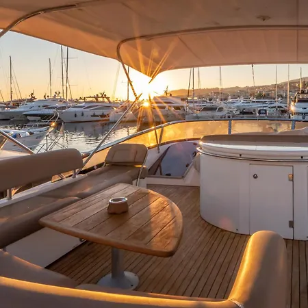 Hotel na wodzie Luxury Yacht 