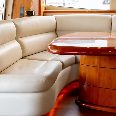 Hotel na wodzie Luxury Yacht 